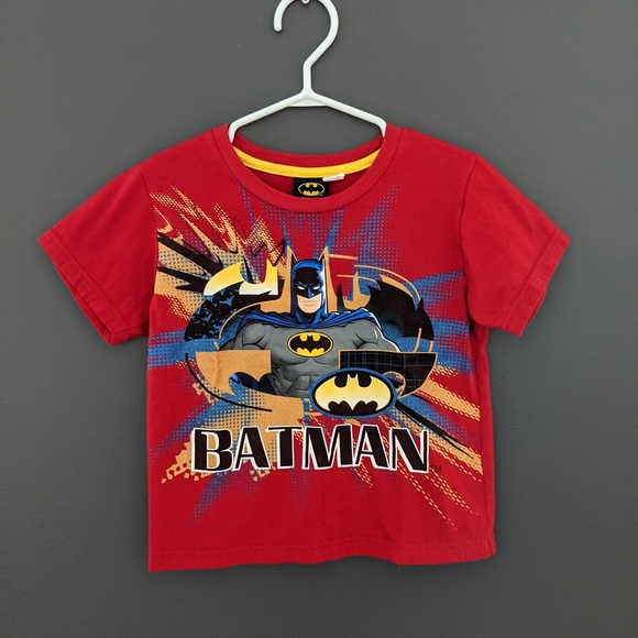 Batman red short sleeved t-shirt - Picture 1 of 2